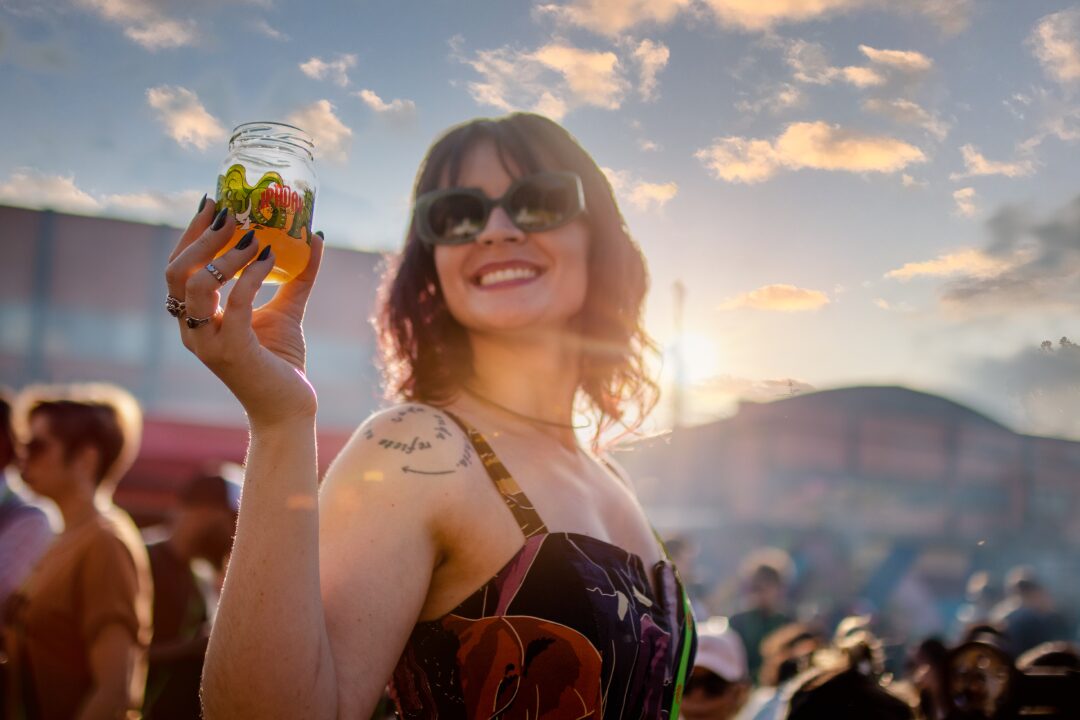 Com mais de 30 cervejarias e dez bandas IPA Day Brasil vai harmonizar cerveja e música